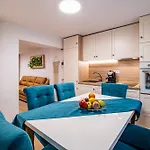 Angel 2bdrm Modern شقة فارنا