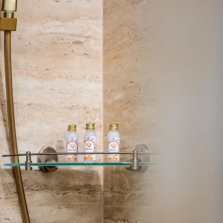 Angel 2bdrm Modern * Warna